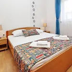 Διαμέρισμα With Parking Space Baska, Krk - 18804 Baška
