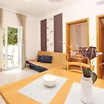 Διαμέρισμα With Parking Space Baska, Krk - 18804